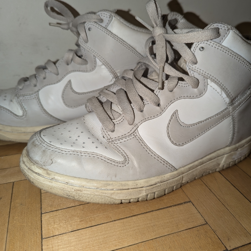 Nike High-Top Sneakers in Light Gray and Off-White